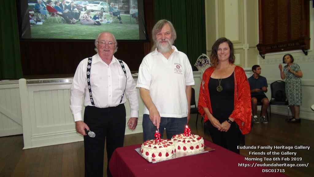 Peter Horne, Peter Herriman cutting cake, Cr Debbie Hibbert